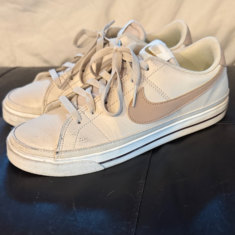 Nike Women's Cream Sneakers